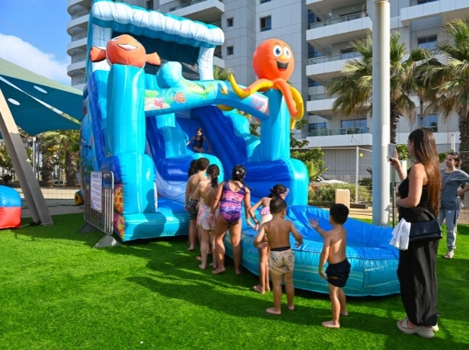 לא רק פארק מים: למה אקווה בום בחוף ראשון לציון הפתיע אותי