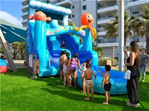 לא רק פארק מים: למה אקווה בום בחוף ראשון לציון הפתיע אותי